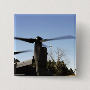 Ein Osprey CV-22 bereitet vor sich sich zu Button