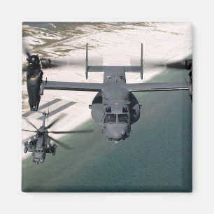 Ein Osprey CV-22 und ein MH-53 pflastern Tief Magnet