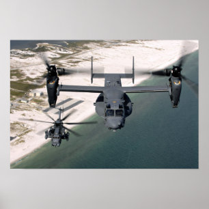 Ein Osprey CV-22 und ein MH-53 pflastern Tief Poster