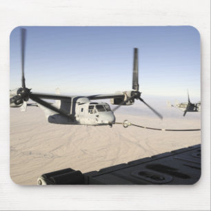 Ein Osprey MV-22 tankt midflight wieder Mousepad