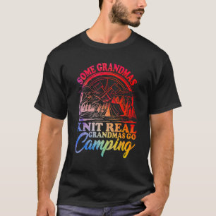 Ein paar Grandmas Strick Grandmas Go Camping Campo T-Shirt