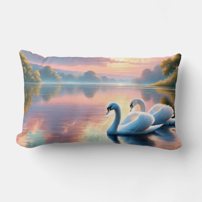 Ein Paar Schwäne, die auf einem ruhigen See gleite Lendenkissen (Vorderseite)