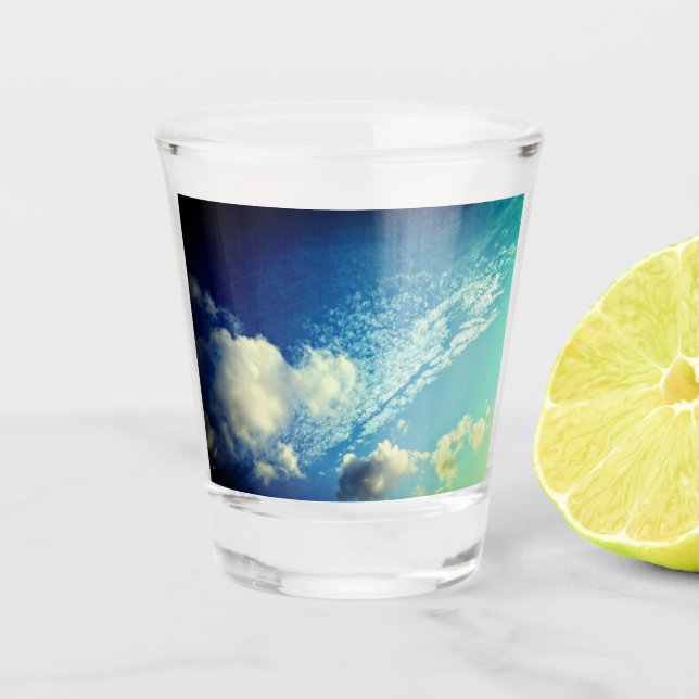 Ein paar Wolken Schnapsglas (Vorderseite)