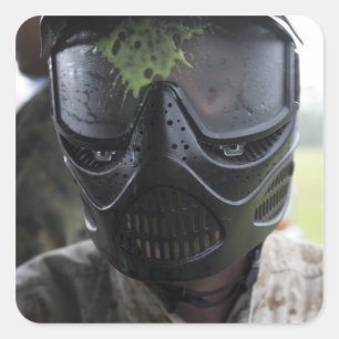 Ein Paintball rund Quadratischer Aufkleber