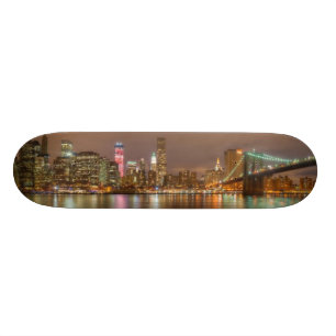 Ein Panorama der New- York CitySkyline Skateboard