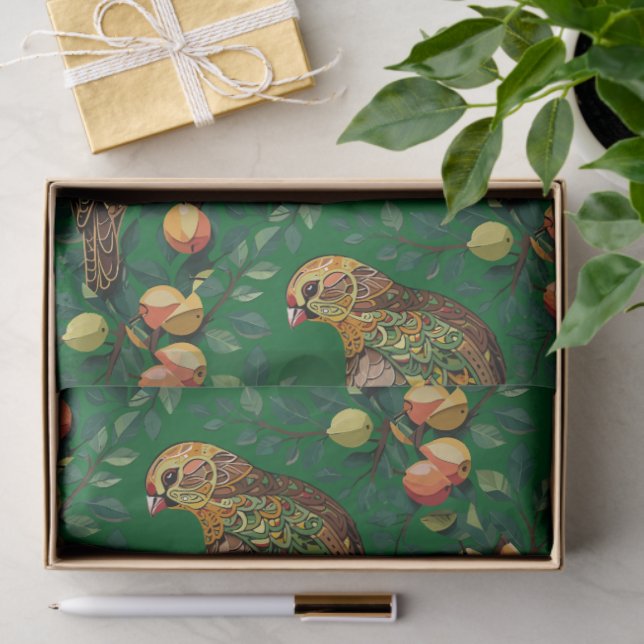 Ein Partridge in einem Birnbaum-Ausschnitt im Stif Seidenpapier (Geschenk)