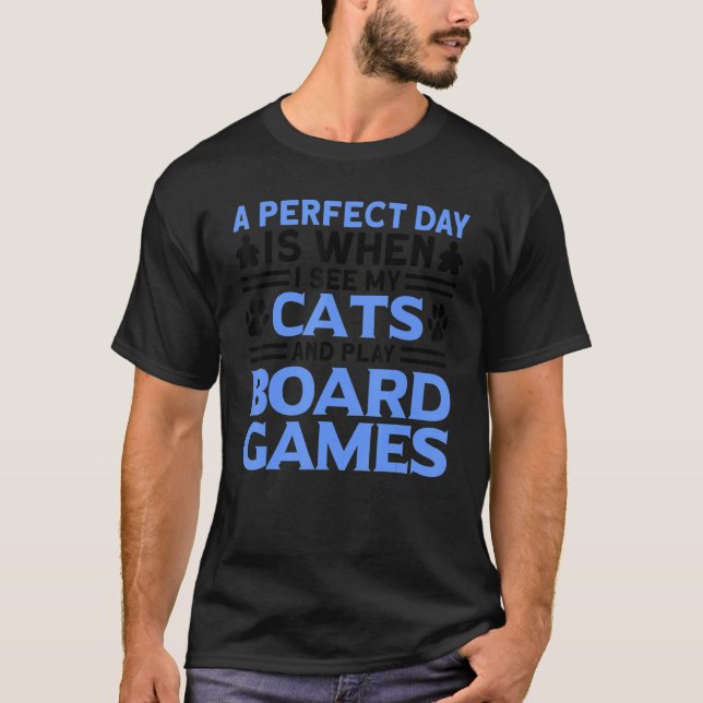ein perfekter Tag Katzen Brettspiele T-Shirt (Vorderseite)