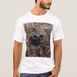 Ein Pfadfinderbeobachter übt Beobachtung techniqu T-Shirt