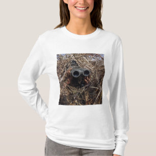 Ein Pfadfinderbeobachter übt Beobachtung techniqu T-Shirt