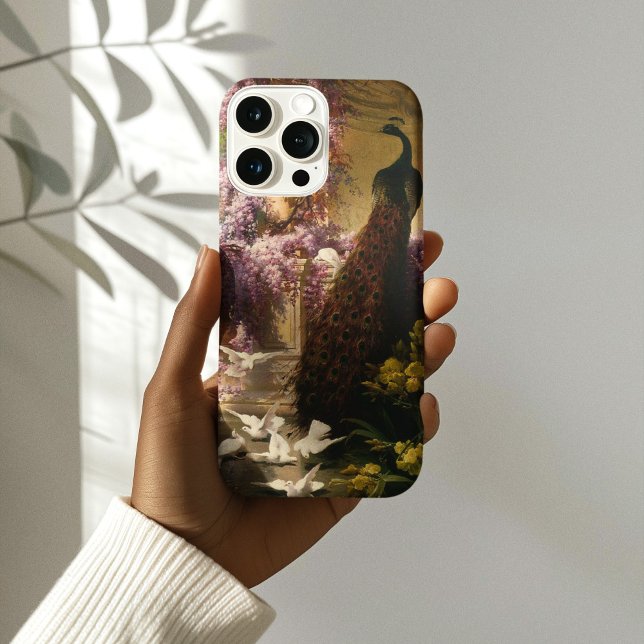 Ein Pfau und Tauben im Garten, Eugene Bidau Case-Mate iPhone Hülle (Von Creator hochgeladen)