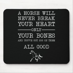 Ein Pferd bricht nie das Herz in einem sonnigen Ho Mousepad