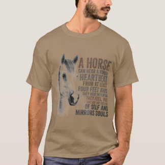 Ein Pferd kann ein menschliches Herzrhythmusretro  T-Shirt