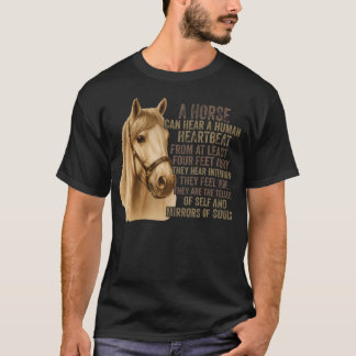 Ein Pferd kann einen menschlichen Herzschlag aus m T-Shirt