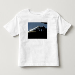 Ein Pilot bereitet sich für Start vor Kleinkind T-shirt