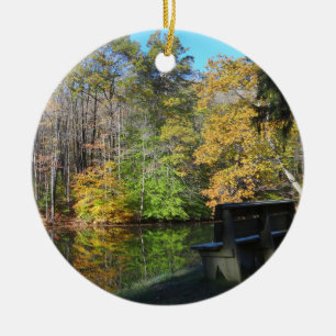 Ein Platz mit Blick auf den Herbst in Pennsylvania Keramik Ornament