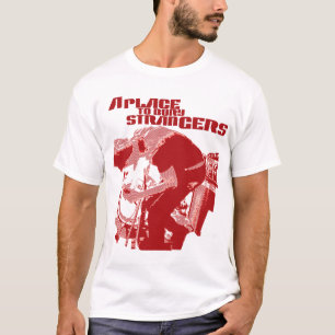 Ein Platz, zum Fremd-des roten Fremd-T-Shirts zu T-Shirt