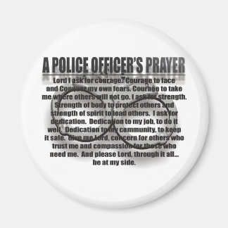 EIN POLIZEIBEAMTER MAGNET