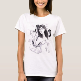 Ein Portrait mit Blick auf eine Frau, die ohne Sch T-Shirt