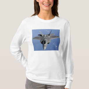 Ein Raubvogel F-22 bewegt sich in Position, um F2 T-Shirt