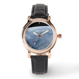 Ein Rauchzug über das tropische Südafrika. Armbanduhr