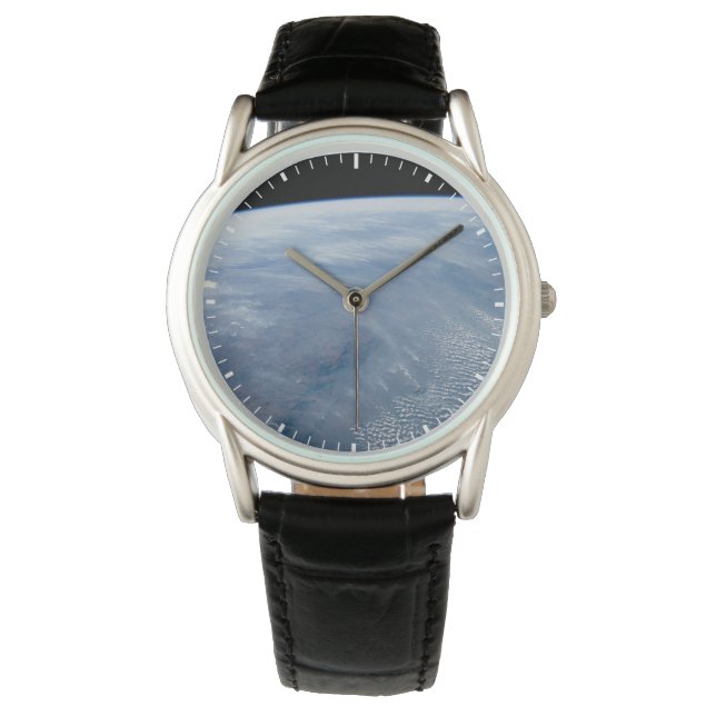 Ein Rauchzug über das tropische Südafrika. Armbanduhr (Vorderseite)