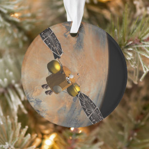 Ein Raumfahrzeug, das Mars umkreist. Ornament
