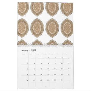 Ein rechteckiger Teppich mit einem komplizierten g Kalender