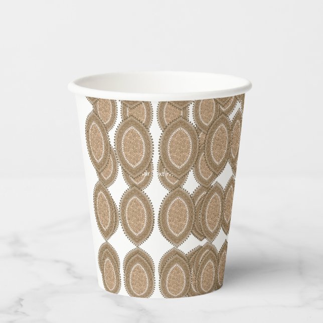 Ein rechteckiger Teppich mit einem komplizierten g Pappbecher (Vorderseite)