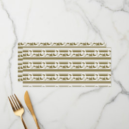 Ein reichlich farbiger Teppich weist ein symmetris Menükarte