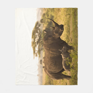 Ein Rhino mit ihrem Baby Fleecedecke