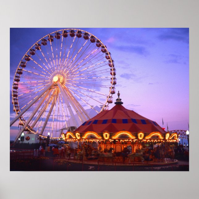 Ein Riesenrad und Karussell am Marinepier in Poster (Vorne)