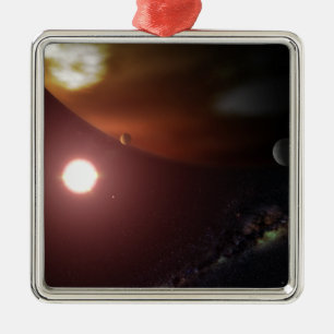 Ein riesiger Planet, der einen roten Zwergstar umk Silbernes Ornament