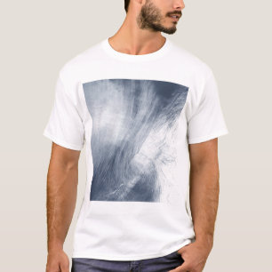 Ein riesiger Whirlpool, der Wirbel über dem Meer b T-Shirt