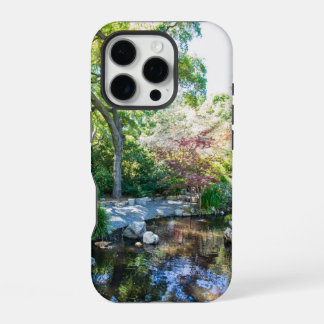 ein rippender Teich im Garten von Descanso Gardens iPhone 16 Pro Hülle
