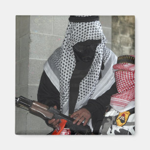 Ein Rollenspielfeind, der einen Dummy abrüstet Magnet