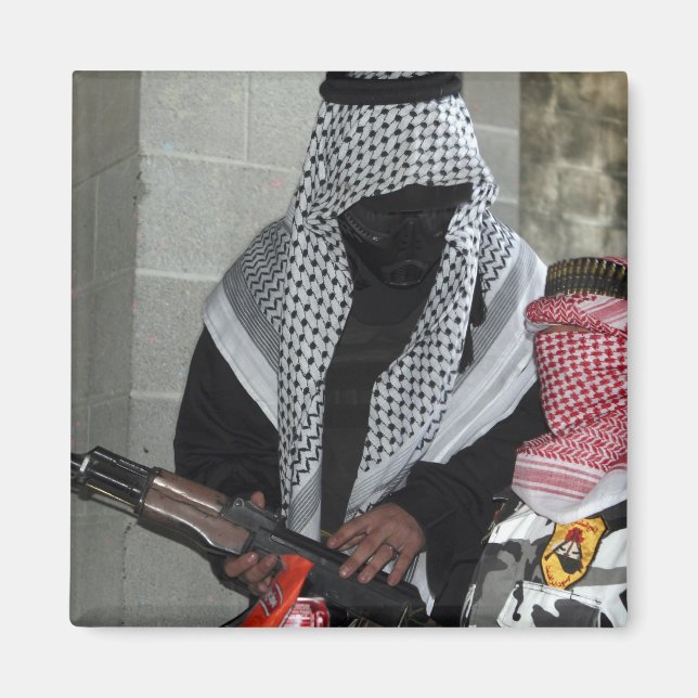 Ein Rollenspielfeind, der einen Dummy abrüstet Magnet (Vorne)