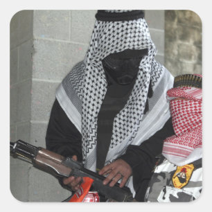 Ein Rollenspielfeind, der einen Dummy abrüstet Quadratischer Aufkleber