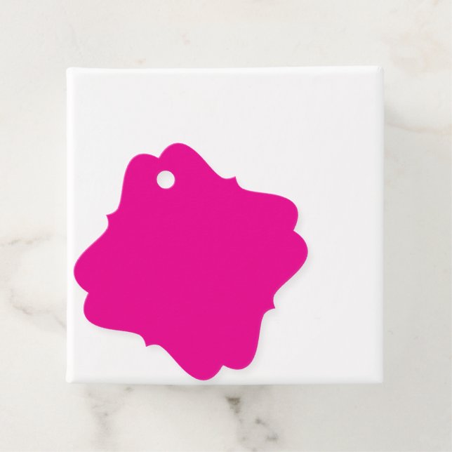 ein rosa Hintergrund mit Geschenkanhänger (Beispiel)