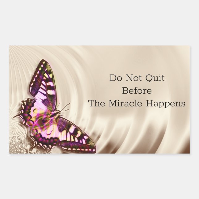 Ein rosa Schmetterling auf cremefarbenem Satin-Hin Rechteckiger Aufkleber (Vorderseite)