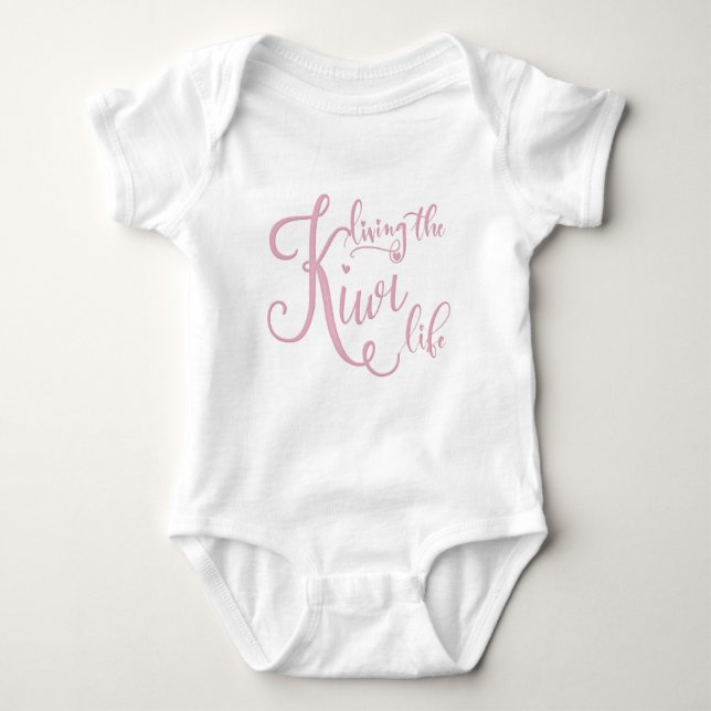 Ein rosa und weiß lebender Kiwi Life Baby Body Anz Baby Strampler (Vorderseite)