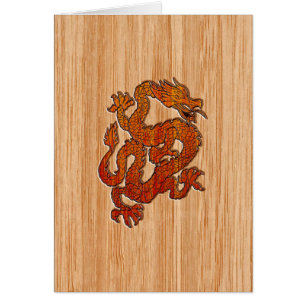 Ein roter Drache auf Bamboo wie