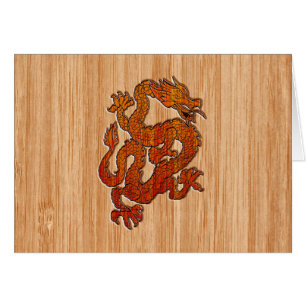 Ein roter Drache auf Bamboo wie