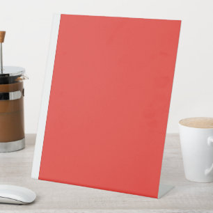 ein roter Hintergrund mit weißem Rand Sockelschild