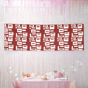Ein roter Teppich mit einem textilen Muster wird a Banner