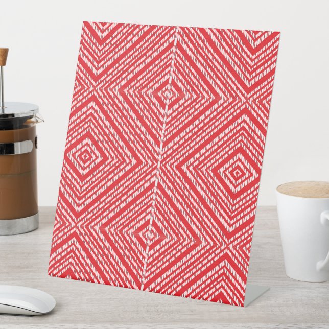 ein roter und weißer Hintergrund mit einem Diamant Sockelschild (In Situ)