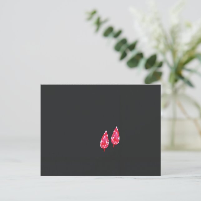 ein rotes Blätter auf schwarzem Hintergrund Postkarte (Stehend Vorderseite)