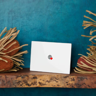 Ein rotes Herzsymbol mit glatten, fetten Linien Fotoplatte