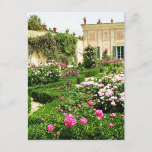 Ein ruhiger formeller Rosengarten Postkarte