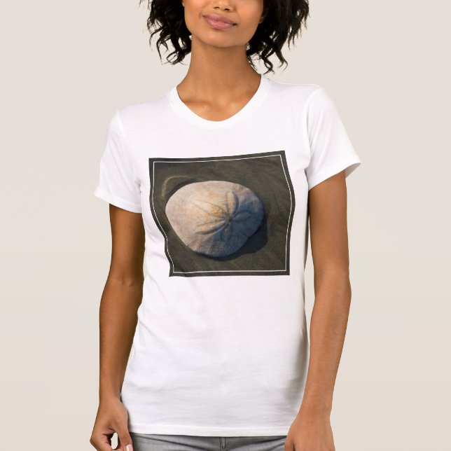 Ein Sand-Dollar auf dem Strand T-Shirt (Vorderseite)