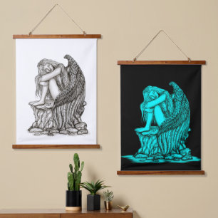 Ein schlafender Engel auf dem Stein Wandteppich Mit Holzrahmen